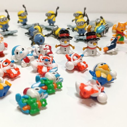 Pack of 59 figures Kinder, Smurfs, Minions, Mickey, Bullyland new