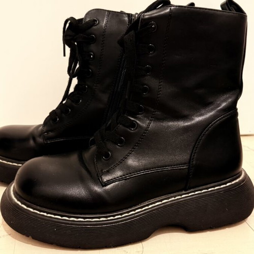 Boots like new, size 38, black, lightweight and comfortable