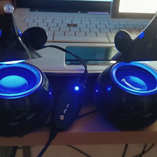 Satzuma USB speakers used with blue LED light, mouse shape