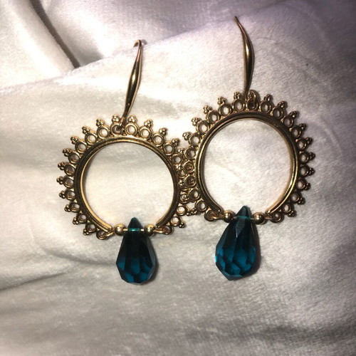 Boho earrings like new in gold and turquoise