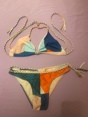 Aanoukis bikini multicolor large like new, tight fit