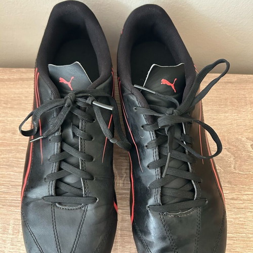 Puma football shoes like new, size 43, black