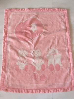 Baby blanket like new, pink, ideal for crib or playpen
