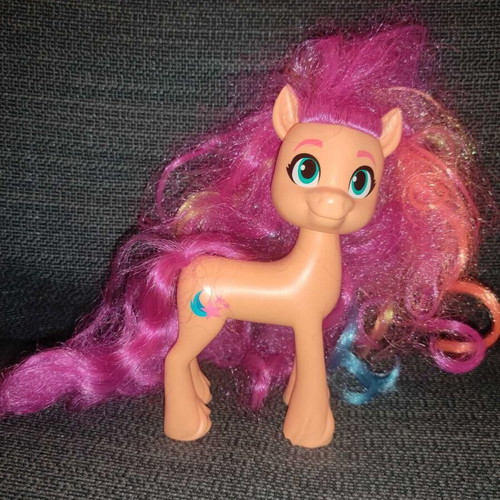Hasbro My Little Pony Rainbow Reveal Sunny Starscout action figure used