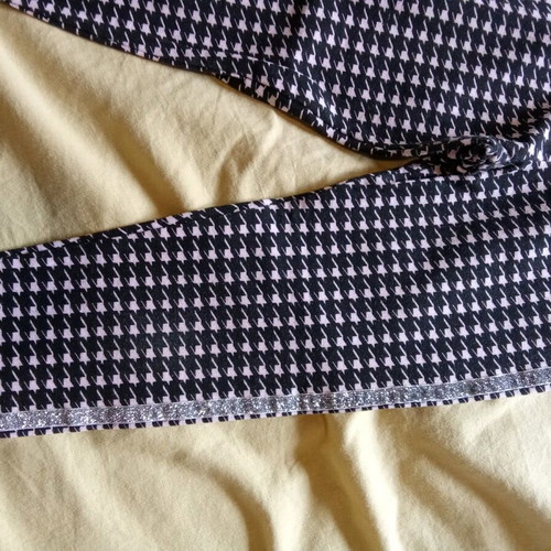 Leggings black with soft pink 4 years like new