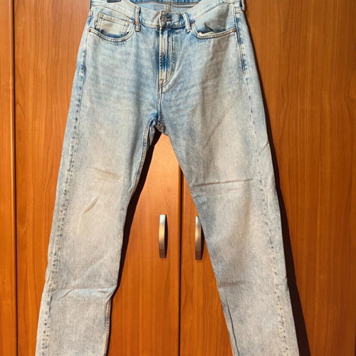 H&M Relaxed Fit Jeans light wash, like new, size W33/L32