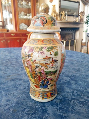 Chinese vase with lid 20 cm