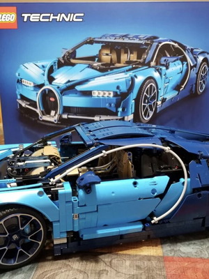 Lego Technic Bugatti Chiron 42083 like new with accessories