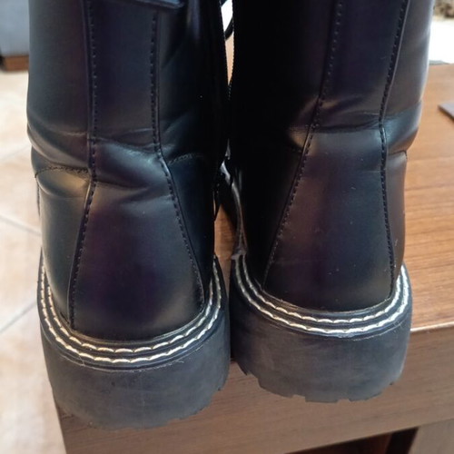 Black boots with inner lining, like new, size 38