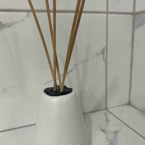 White Bombe Diffuser with Sticks like new