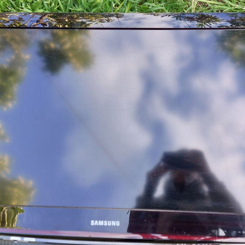 Samsung LE32C450E1W 32" TV used with stand and horizontal line defect