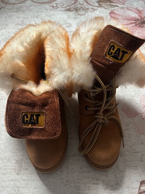Caterpillar (CAT) women's boots used, brown leather with fur