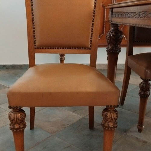 Classic extendable dining set with 8 leather chairs like new