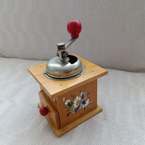 Manual coffee grinder used, vintage personal item