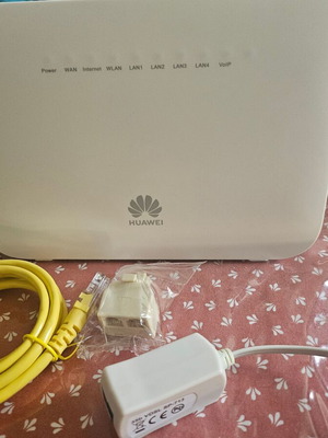 Ρούτερ Huawei σαν καινούργιο με καλώδια