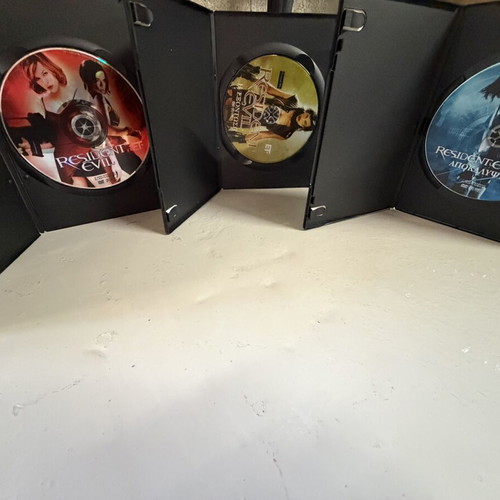Resident Evil The Trilogy DVD boxset like new with Greek subtitles