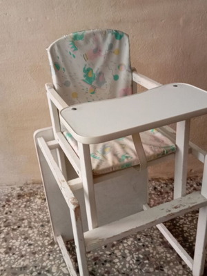 Σετ ξύλινο τραπεζάκι και καρεκλάκι μωρού λευκής λάκας, σαν καινούργιο