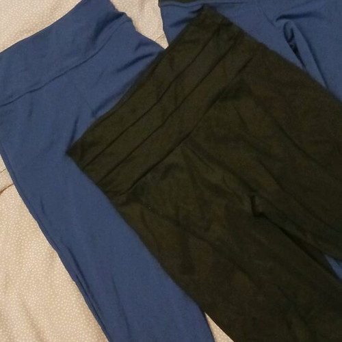 Set of 3 leggings size S and crop sweatshirt like new
