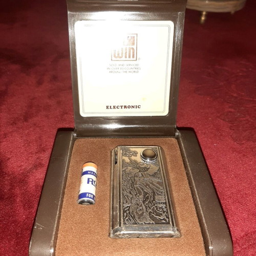 Win electronic lighter used, vintage with case