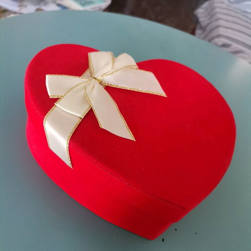 Heart-shaped box like new for decoration or storage