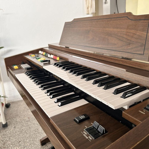 Yamaha vintage electric organ used, wooden construction