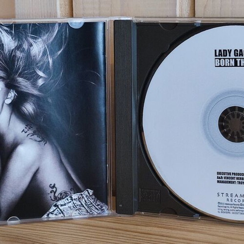 Lady Gaga Born This Way CD like new, pop