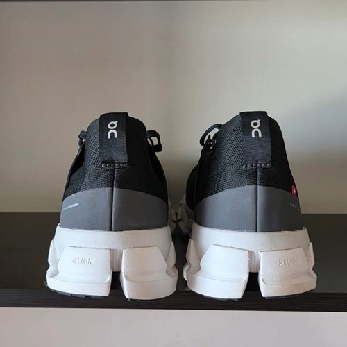 On Cloud Running sports shoes like new, size 46, black