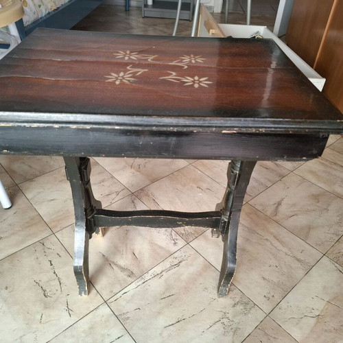 Vintage coffee table like new with carved legs
