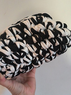 Knitted handbag small size, like new, black and white