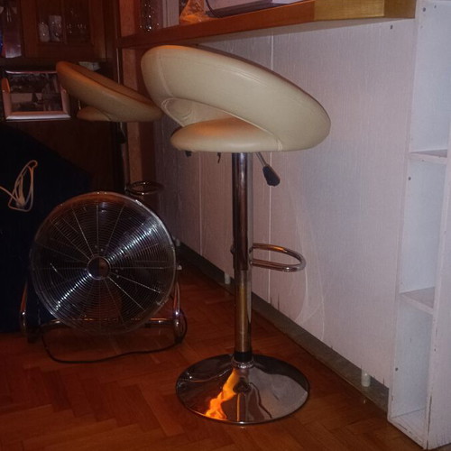Bar stools set of 3, almost like new, light beige color