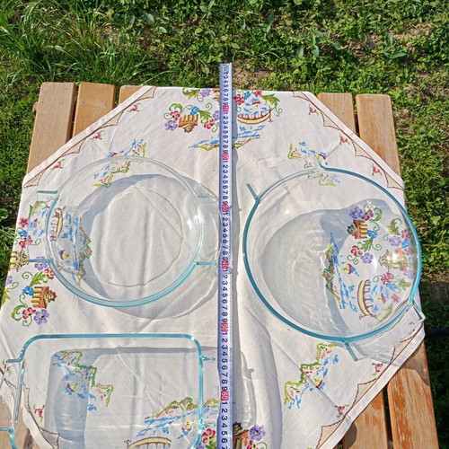 Set of 3 Pyrex new, different sizes