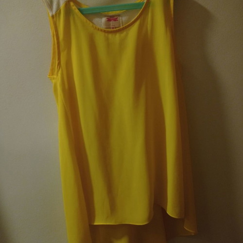 Fly London sleeveless yellow blouse like new size M
