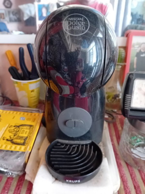 Krups Piccolo XS Dolce Gusto capsule coffee machine, 15 bar pressure, black