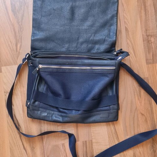 Basile leather shoulder bag like new, blue