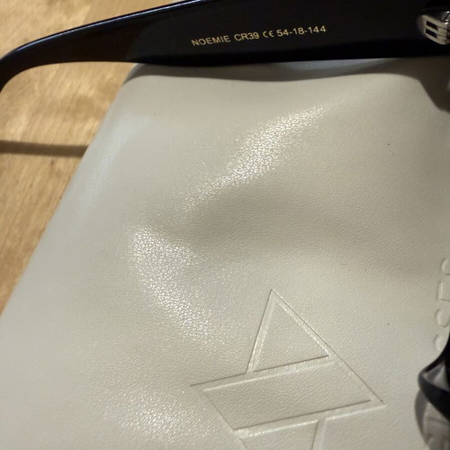 AV sunglasses Noemie black like new with case and box