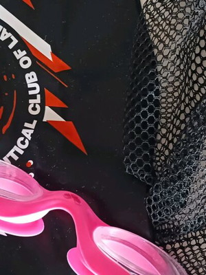 Arena goggles set like new with swim cap and mesh pouch