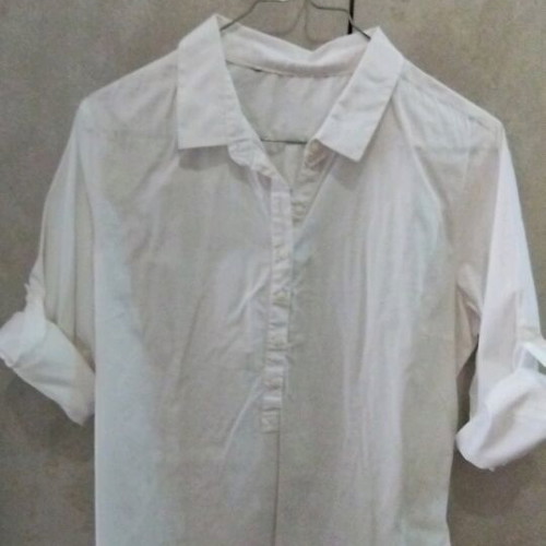 Shirts like new, pack of 2, white and pink