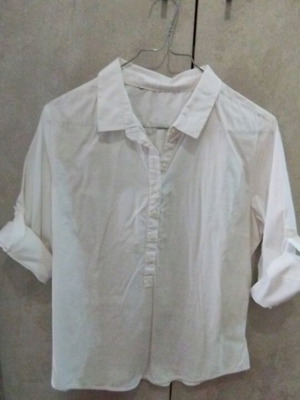 Shirts like new, pack of 2, white and pink