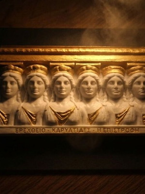 Συλλεκτικό ανάγλυφο Καρυάτιδες 3D printed έργο τέχνης με χρυσό φινίρισμα