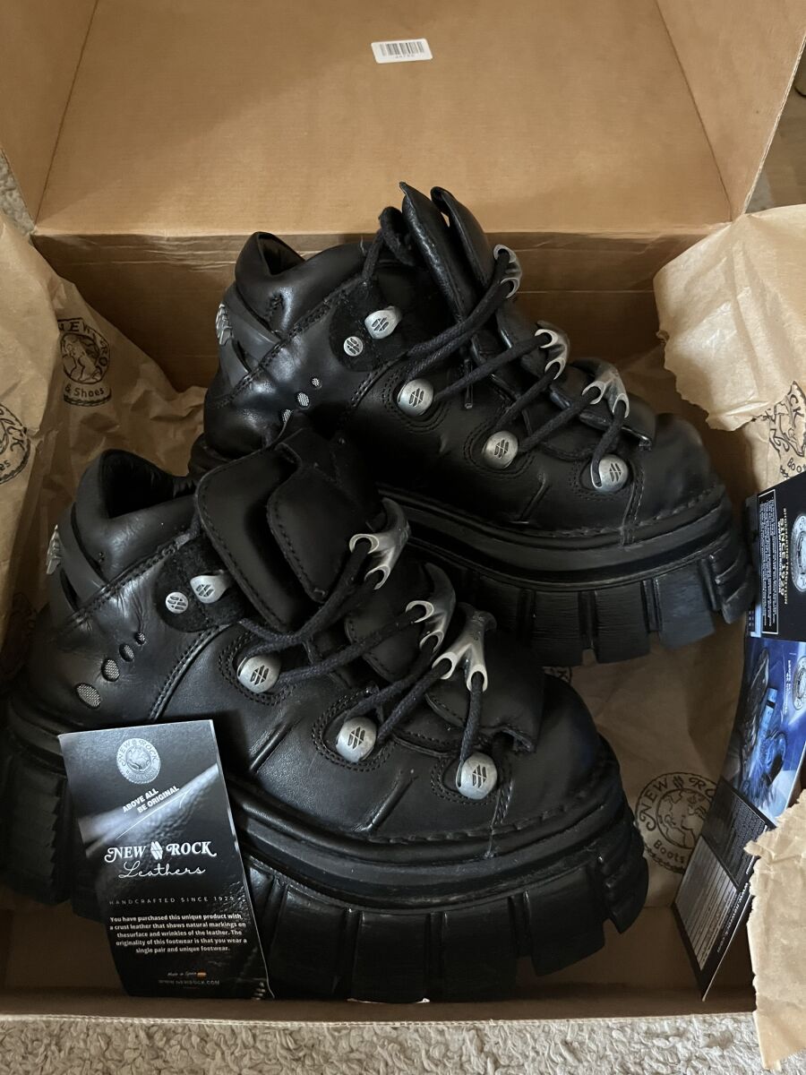 New Rock boots size 36 like new, black… - € 210,00 - Vendora.cy