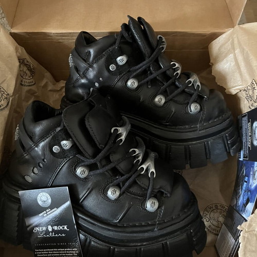 New Rock boots size 36 like new, black with box