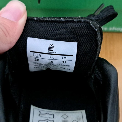 Admiral football shoes size 28 like new, black