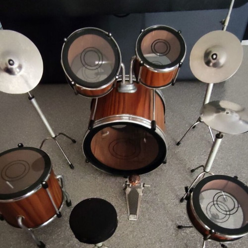Miniature drum set like new, 8 pieces