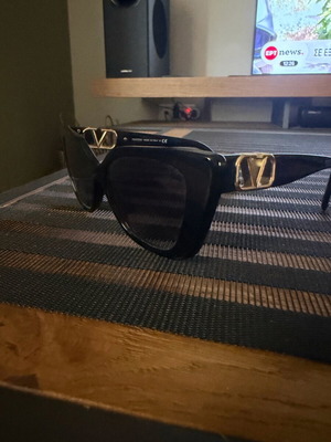 Valentino sunglasses new, black with case