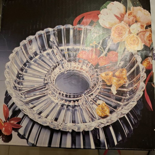 Glass bowl new with 5 compartments for nuts