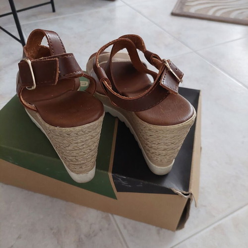 Celebrity platform sandals like new, size 38, brown with gold detail