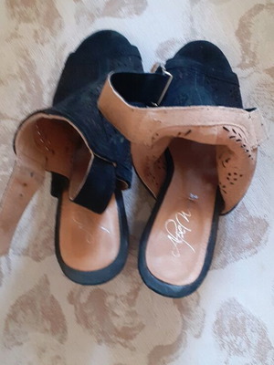 Alpewoman black sandals size 38 like new, 8.5 cm heel
