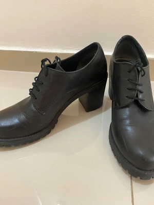 Primadonna black leather pumps size 41 like new