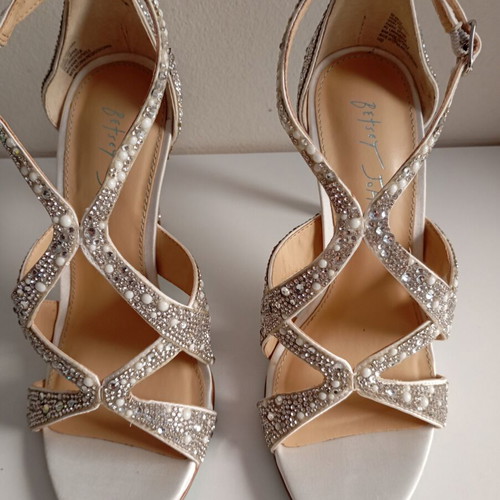 Betsey Johnson sandals new, size 37, white