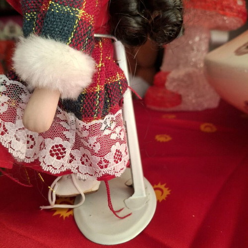 Christmas porcelain dolls like new, set of 2 pieces